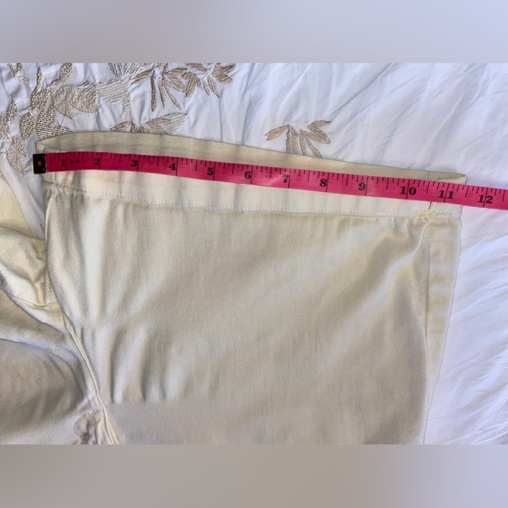 Lee Vintage 𝅺Size-10 Faded Banana Yellow, Jean Styled Above the Hips Shorts-old - Picture 7 of 11